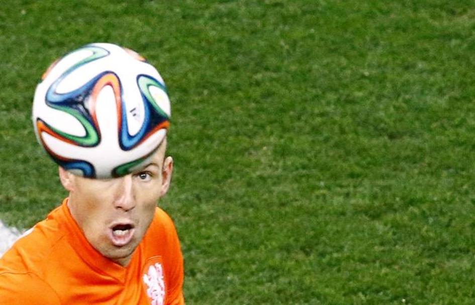 Un’immagine emblematica di Robben, che sembra come ipnotizzato dalla sfera di gioco. Action Images